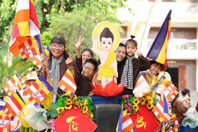 Diễu hành xe hoa kính mừng Phật đản PL.2659 – Dl.2025