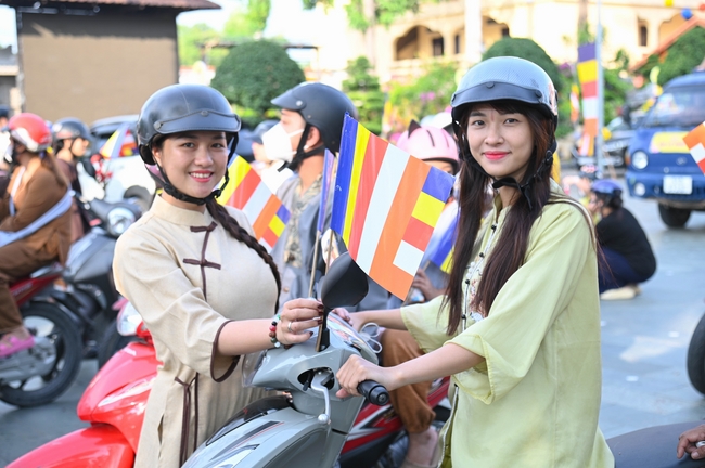 Diễu hành xe hoa kính mừng Phật đản PL.2659 – Dl.2025