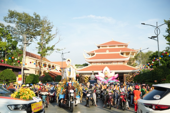 Diễu hành xe hoa kính mừng Phật đản PL.2659 – Dl.2025