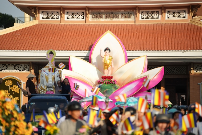 Diễu hành xe hoa kính mừng Phật đản PL.2659 – Dl.2025