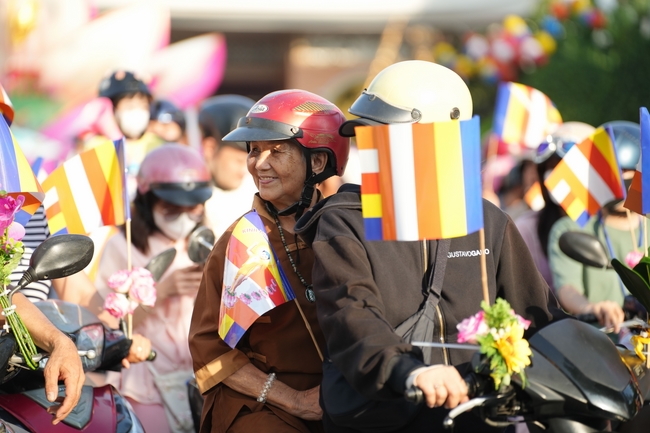 Diễu hành xe hoa kính mừng Phật đản PL.2659 – Dl.2025