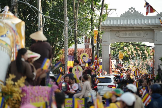 Diễu hành xe hoa kính mừng Phật đản PL.2659 – Dl.2025