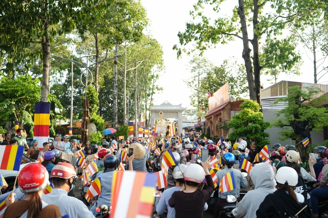 Diễu hành xe hoa kính mừng Phật đản PL.2659 – Dl.2025