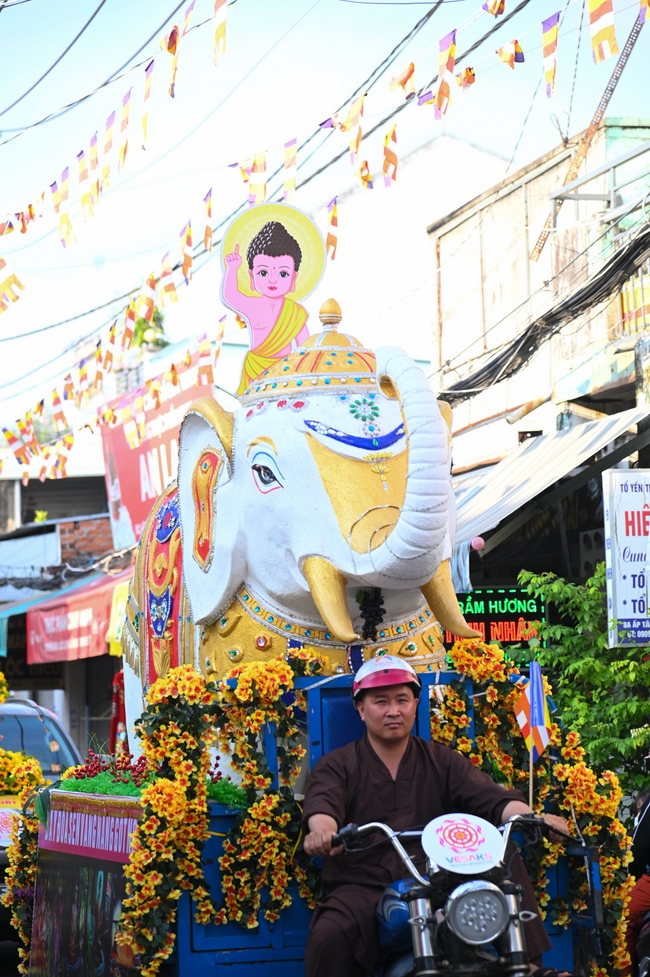 Diễu hành xe hoa kính mừng Phật đản PL.2659 – Dl.2025