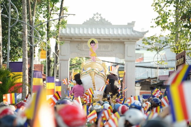 Diễu hành xe hoa kính mừng Phật đản PL.2659 – Dl.2025