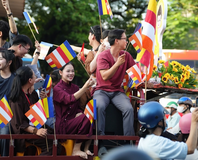 Diễu hành xe hoa kính mừng Phật đản PL.2659 – Dl.2025