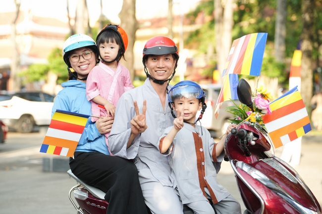 Diễu hành xe hoa kính mừng Phật đản PL.2659 – Dl.2025