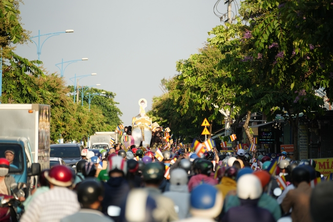 Diễu hành xe hoa kính mừng Phật đản PL.2659 – Dl.2025