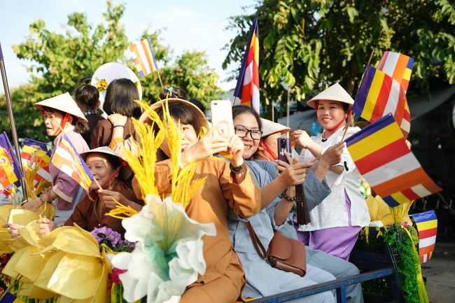 Diễu hành xe hoa kính mừng Phật đản PL.2659 – Dl.2025