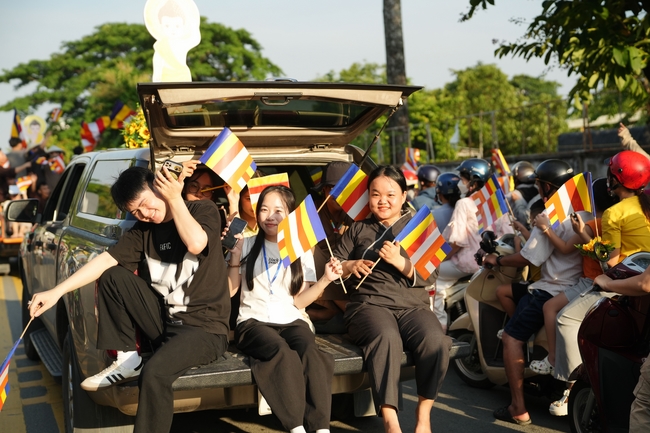 Diễu hành xe hoa kính mừng Phật đản PL.2659 – Dl.2025