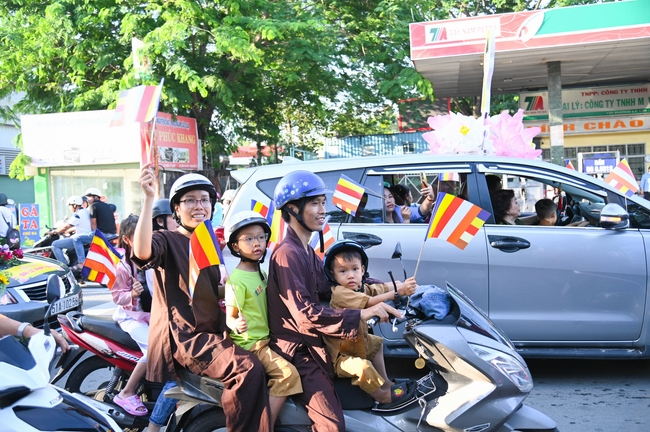 Diễu hành xe hoa kính mừng Phật đản PL.2659 – Dl.2025