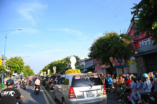 Diễu hành xe hoa kính mừng Phật đản PL.2659 – Dl.2025