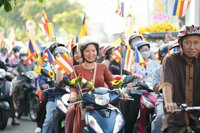 Diễu hành xe hoa kính mừng Phật đản PL.2659 – Dl.2025