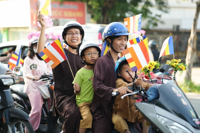 Diễu hành xe hoa kính mừng Phật đản PL.2659 – Dl.2025