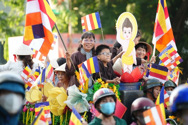 Diễu hành xe hoa kính mừng Phật đản PL.2659 – Dl.2025