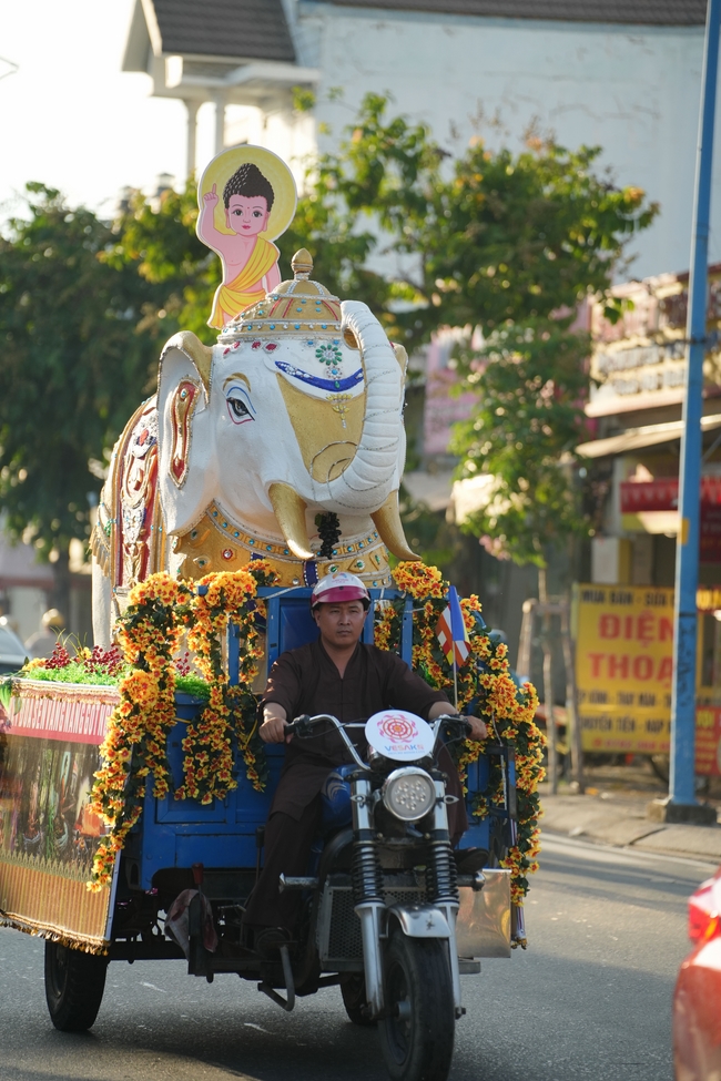 Diễu hành xe hoa kính mừng Phật đản PL.2659 – Dl.2025