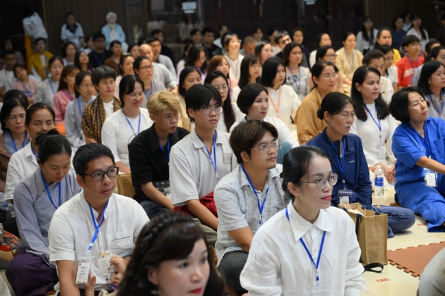 Khóa tu một ngày sống thiền “Sự nhiệm màu của hơi thở” cùng thầy Pháp Nhật