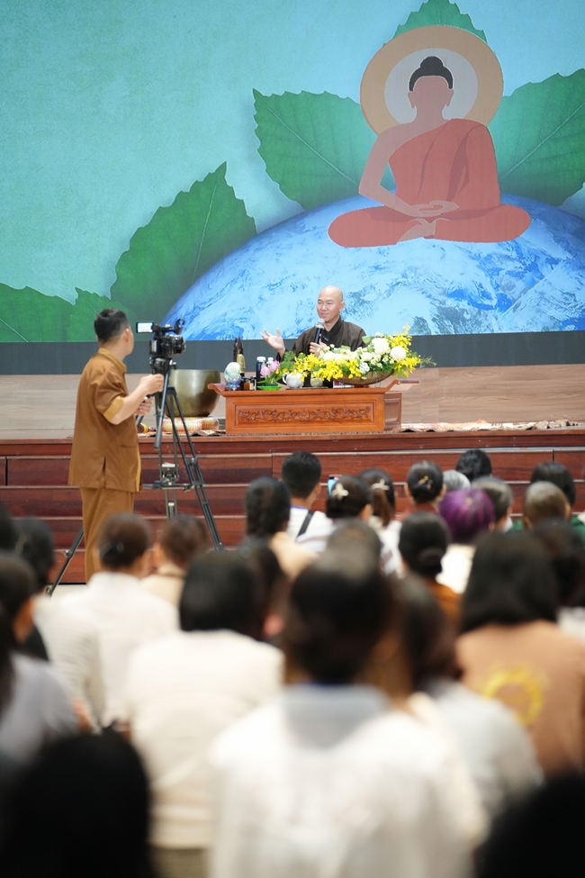 Khóa tu một ngày sống thiền “Sự nhiệm màu của hơi thở” cùng thầy Pháp Nhật