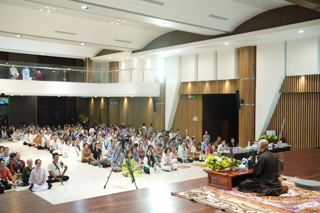 Khóa tu một ngày sống thiền “Sự nhiệm màu của hơi thở” cùng thầy Pháp Nhật