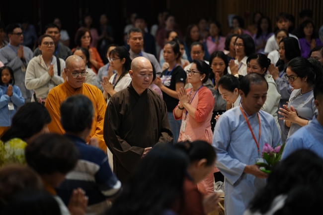 Khóa tu một ngày sống thiền “Sự nhiệm màu của hơi thở” cùng thầy Pháp Nhật