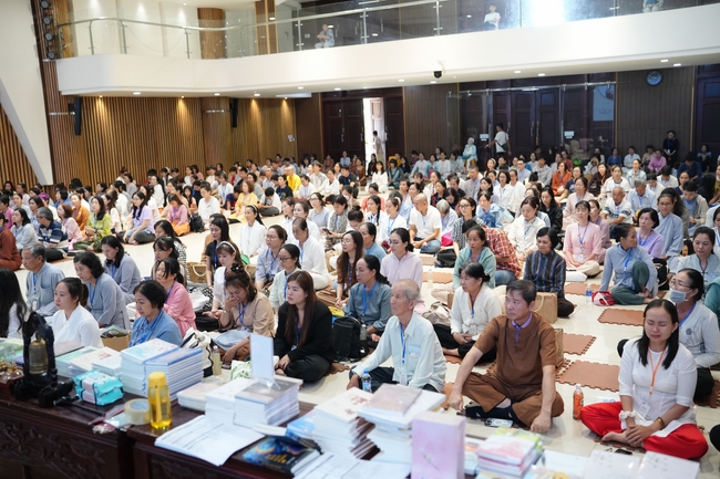 Khóa tu một ngày sống thiền “Sự nhiệm màu của hơi thở” cùng thầy Pháp Nhật