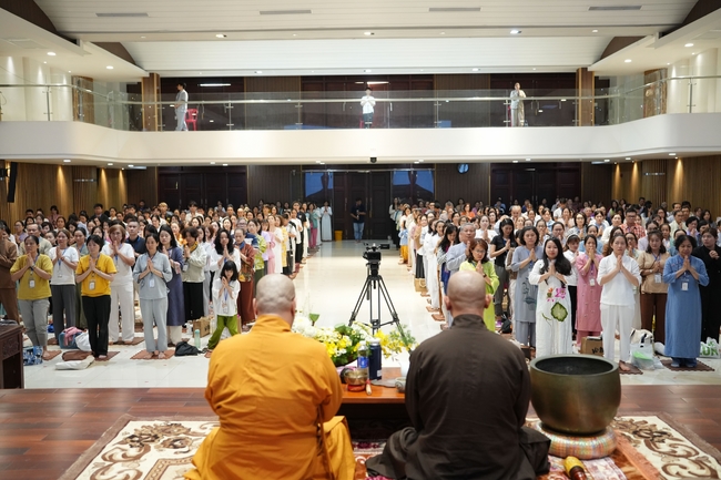 Khóa tu một ngày sống thiền “Sự nhiệm màu của hơi thở” cùng thầy Pháp Nhật