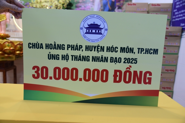 Đạo Tràng Minh Chất - Cần Thơ: Lễ Tắm Phật và tặng quà nhân mùa Phật đản