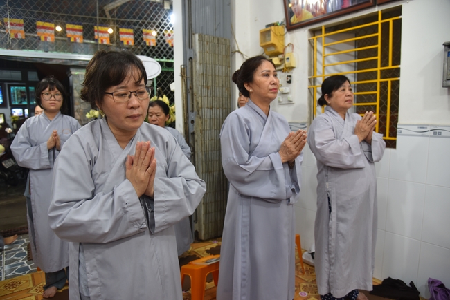 Đạo Tràng Minh Chất - Cần Thơ: Lễ Tắm Phật và tặng quà nhân mùa Phật đản