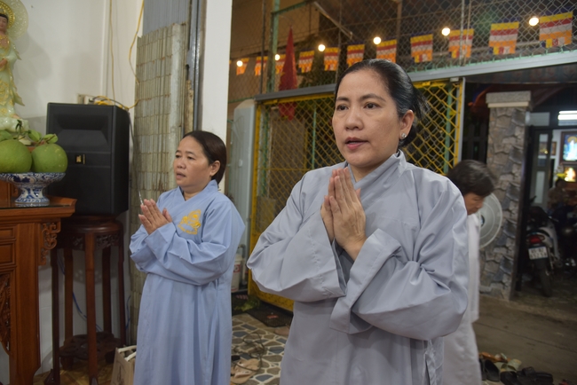 Đạo Tràng Minh Chất - Cần Thơ: Lễ Tắm Phật và tặng quà nhân mùa Phật đản