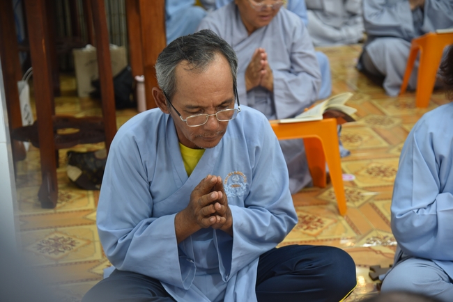 Đạo Tràng Minh Chất - Cần Thơ: Lễ Tắm Phật và tặng quà nhân mùa Phật đản