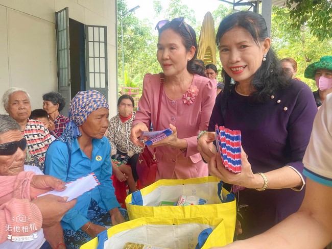Giving charity gifts at border communes of Tan Phap Monastery - Tay Ninh