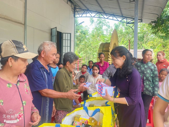 Giving charity gifts at border communes of Tan Phap Monastery - Tay Ninh