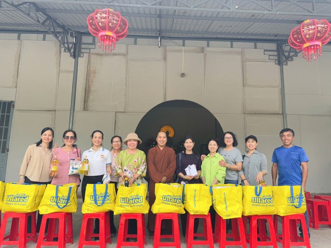 Giving charity gifts at border communes of Tan Phap Monastery - Tay Ninh