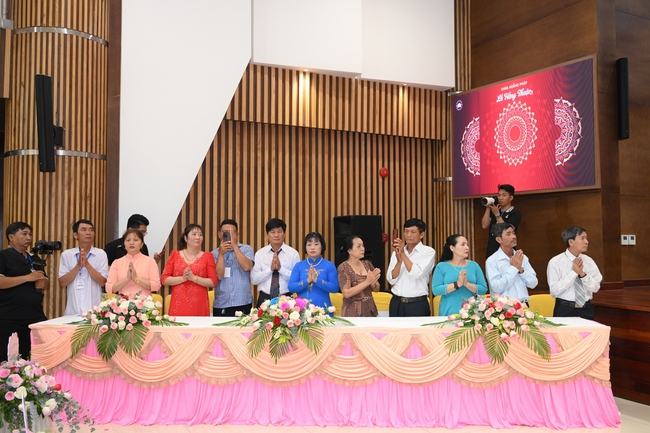 Wedding Ceremony at the pagoda