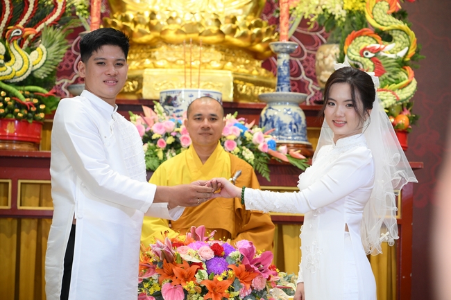 Wedding Ceremony at the pagoda