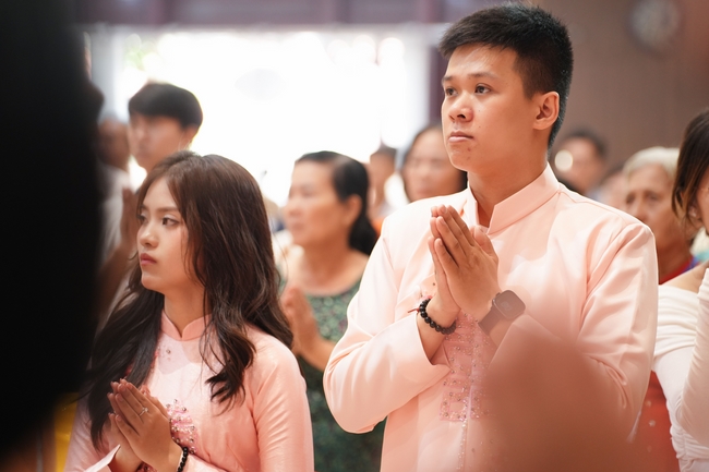 Wedding Ceremony at the pagoda