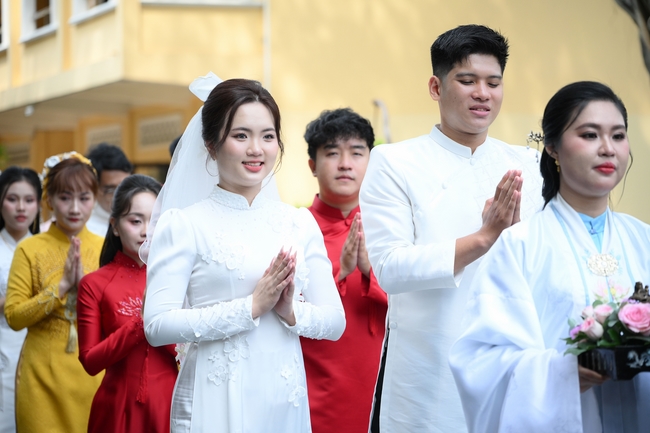 Wedding Ceremony at the pagoda