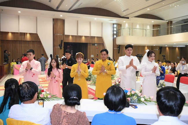 Wedding Ceremony at the pagoda