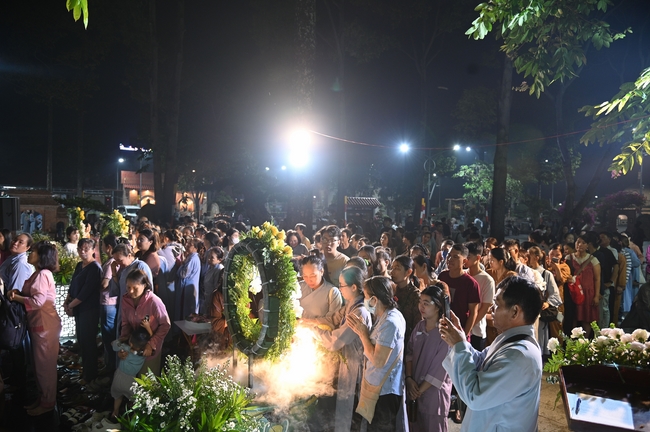 Nhóm Hiểu Và Thương: Lễ tắm Phật nhân mùa Phật đản 2025