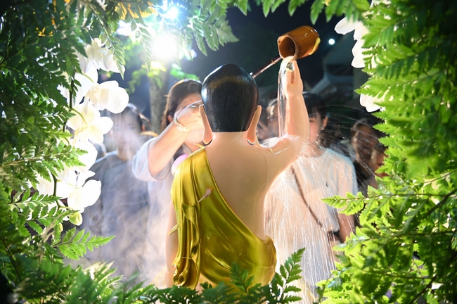 Nhóm Hiểu Và Thương: Lễ tắm Phật nhân mùa Phật đản 2025