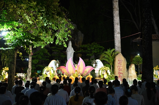 Nhóm Hiểu Và Thương: Lễ tắm Phật nhân mùa Phật đản 2025