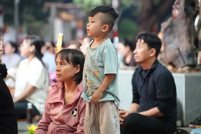 Nhóm Hiểu Và Thương: Lễ tắm Phật nhân mùa Phật đản 2025