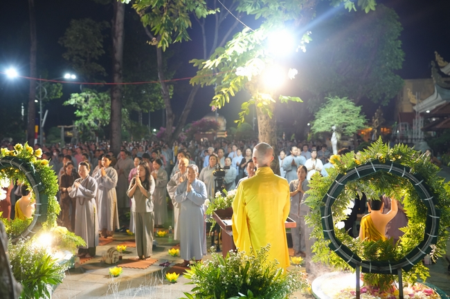 Nhóm Hiểu Và Thương: Lễ tắm Phật nhân mùa Phật đản 2025