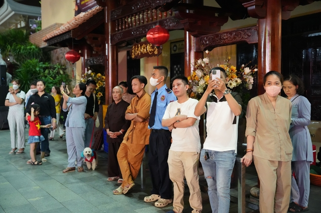 Nhóm Hiểu Và Thương: Lễ tắm Phật nhân mùa Phật đản 2025