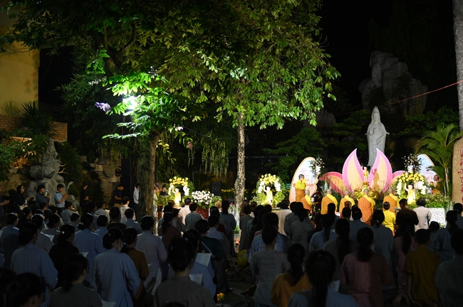 Nhóm Hiểu Và Thương: Lễ tắm Phật nhân mùa Phật đản 2025