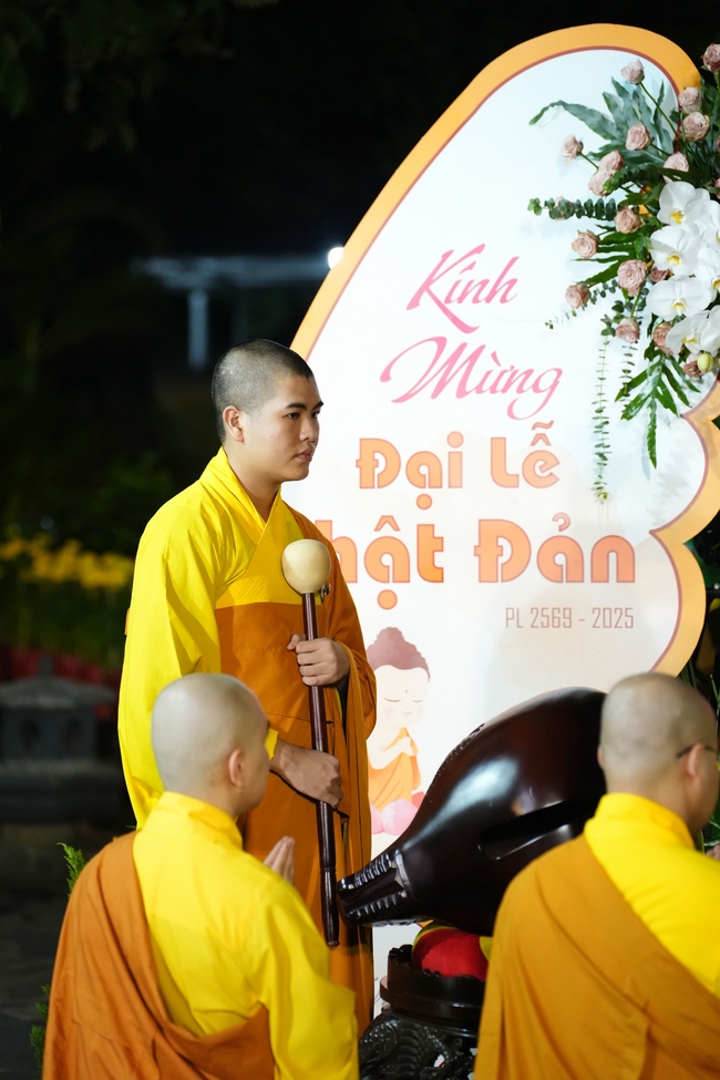 Nhóm Hiểu Và Thương: Lễ tắm Phật nhân mùa Phật đản 2025