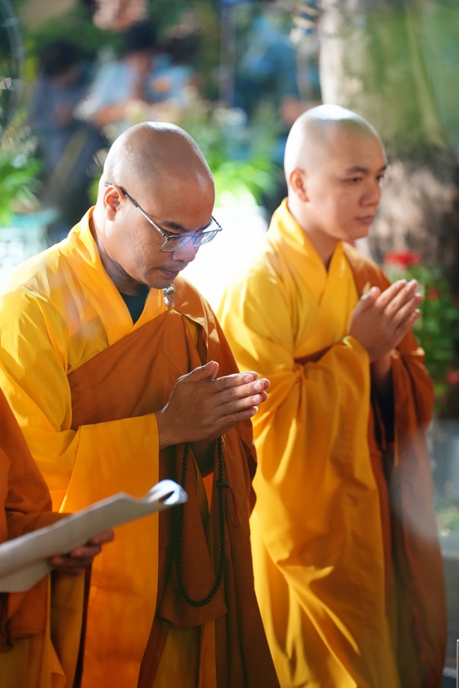 Nhóm Hiểu Và Thương: Lễ tắm Phật nhân mùa Phật đản 2025