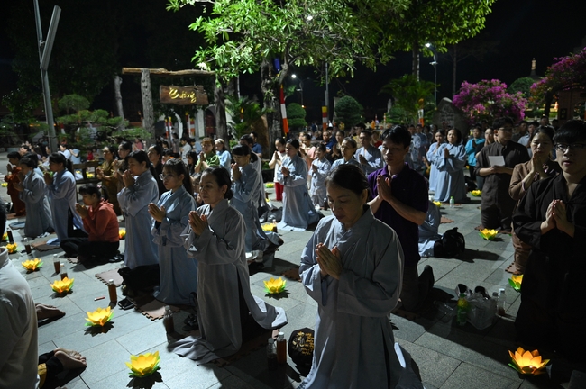 Nhóm Hiểu Và Thương: Lễ tắm Phật nhân mùa Phật đản 2025