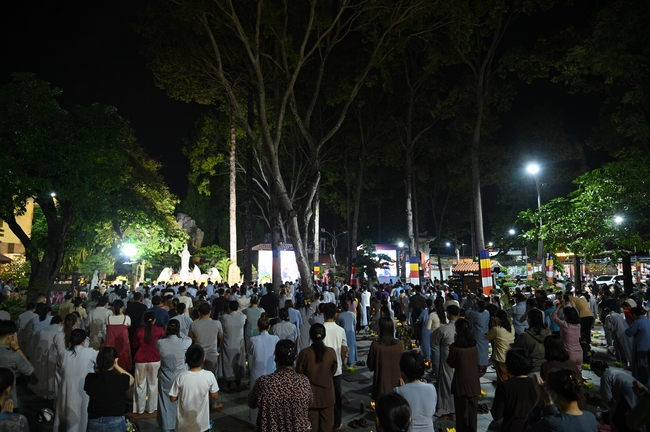 Nhóm Hiểu Và Thương: Lễ tắm Phật nhân mùa Phật đản 2025