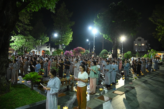 Nhóm Hiểu Và Thương: Lễ tắm Phật nhân mùa Phật đản 2025